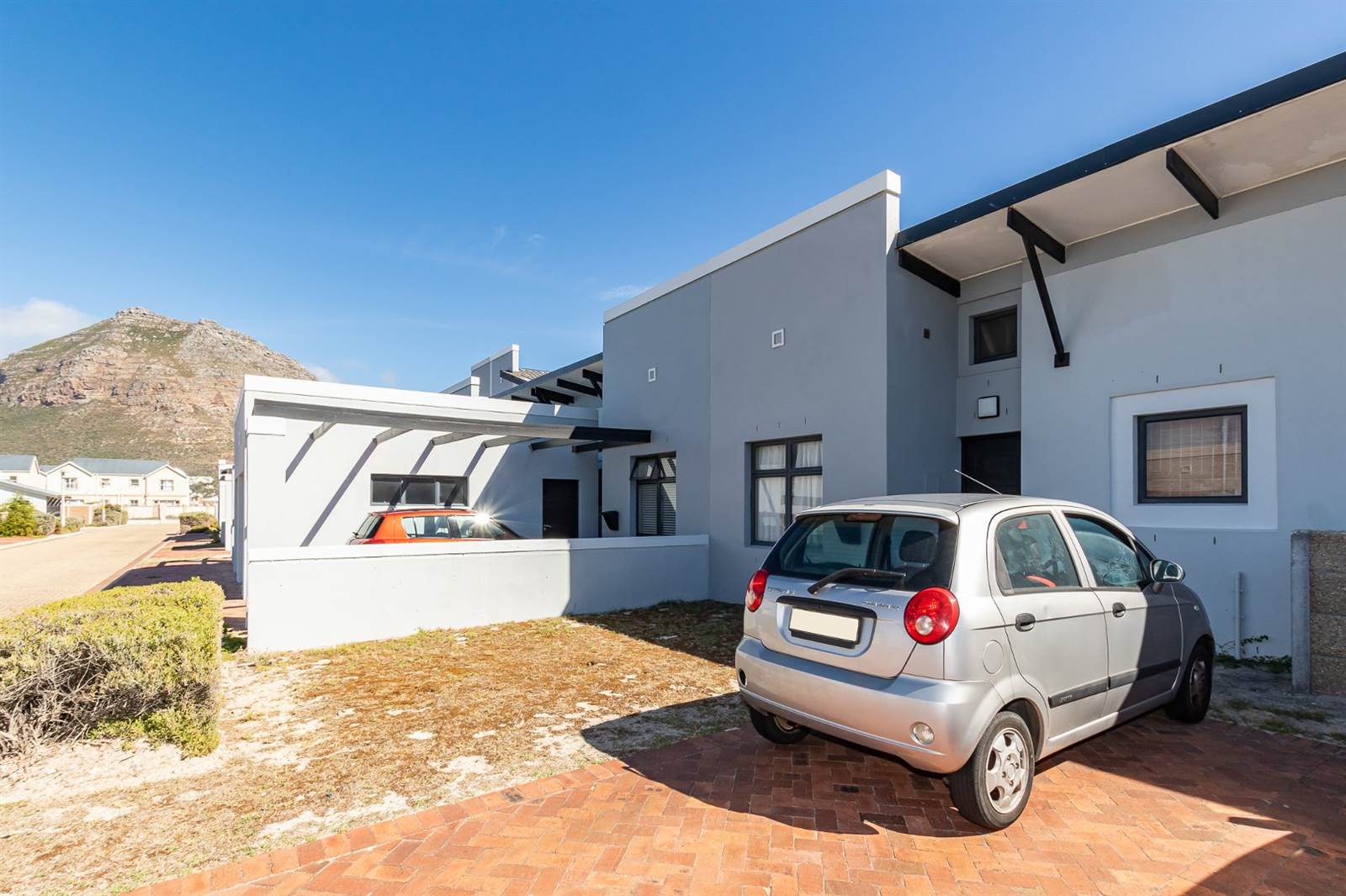 2 Bed House in Muizenberg photo number 13