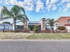 3 Bed House in Merebank East
