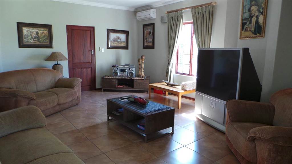 4 Bed House in Phalaborwa photo number 14