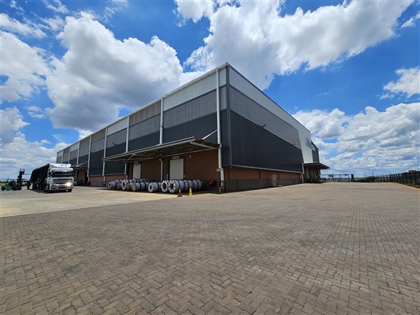 9 725  m² Industrial space