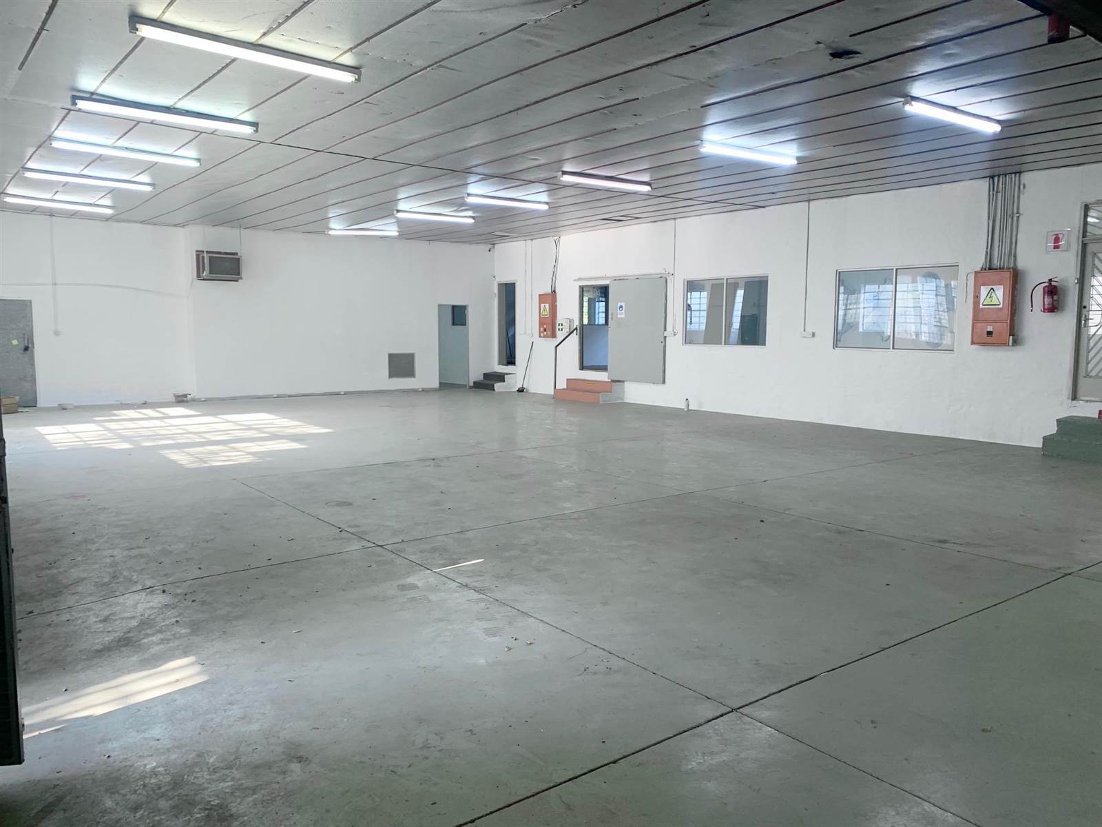 1000  m² Industrial space in Glen Anil photo number 1