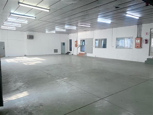 1000  m² Industrial space