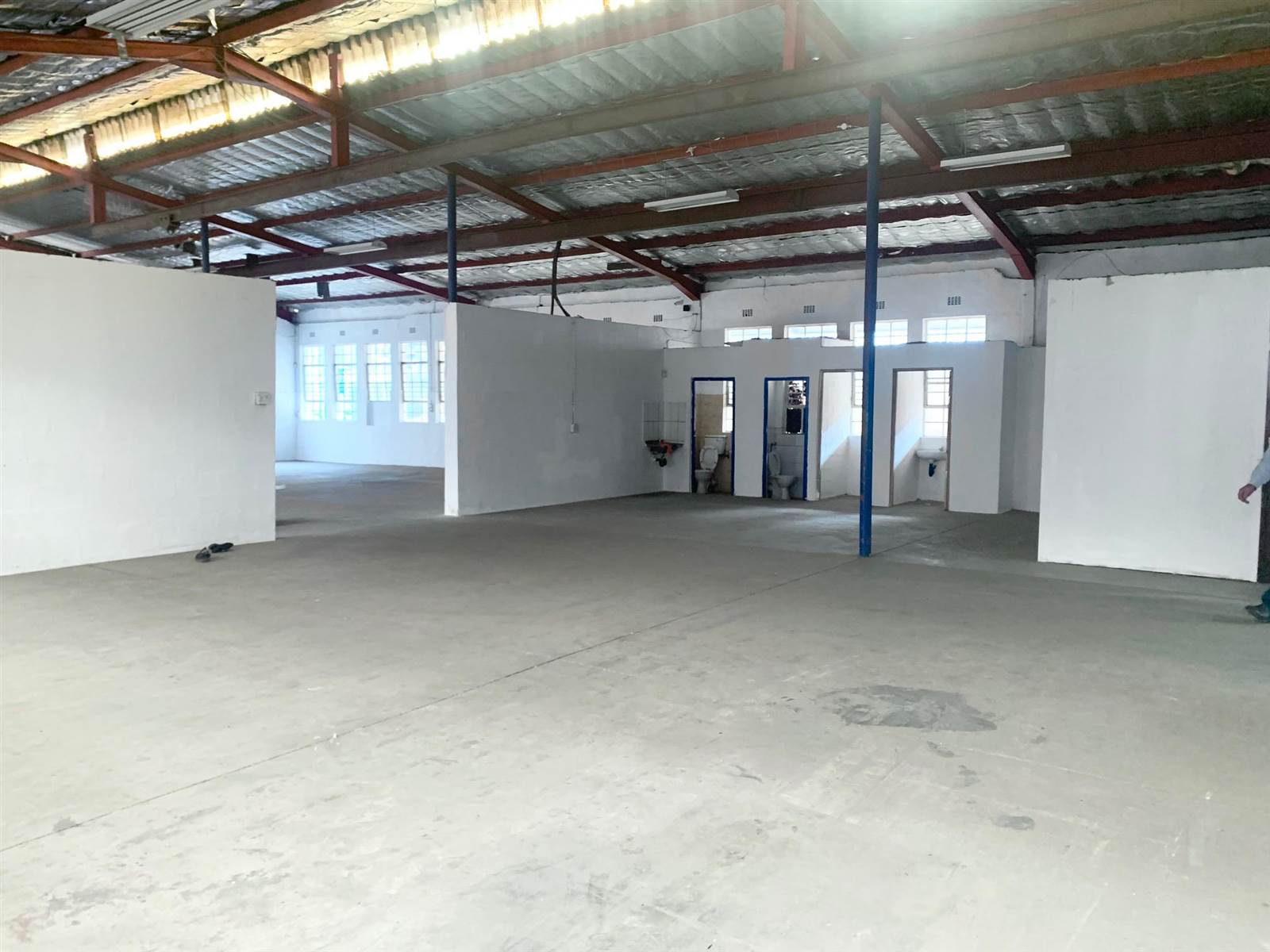 1000  m² Industrial space in Glen Anil photo number 3