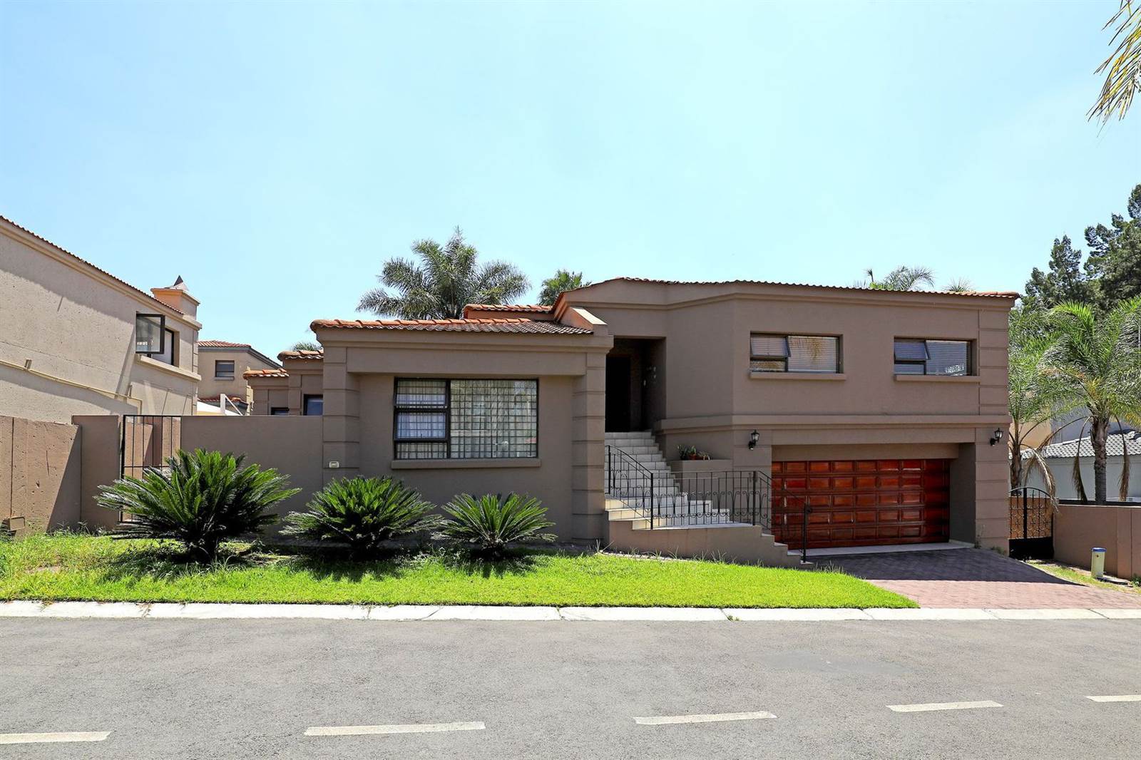 4 Bed House in Lonehill photo number 23