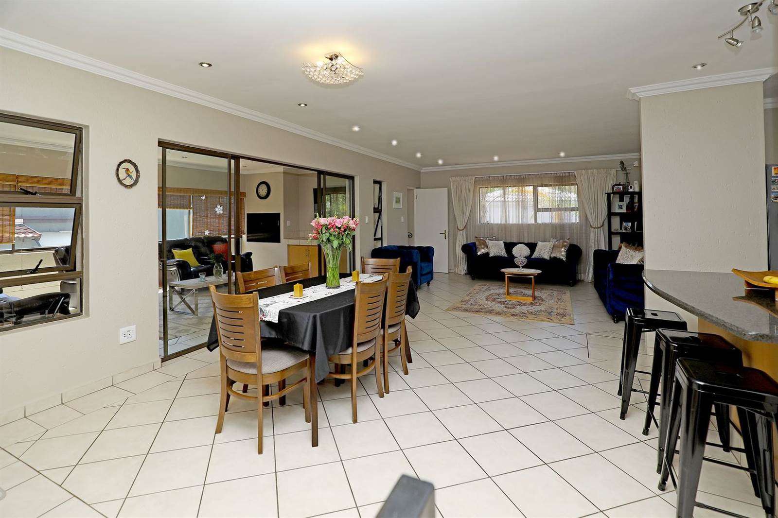 4 Bed House in Lonehill photo number 7