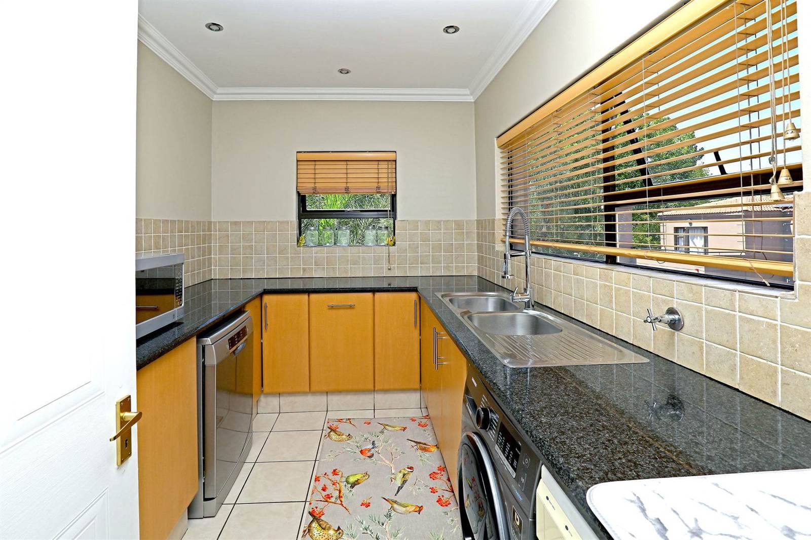 4 Bed House in Lonehill photo number 5