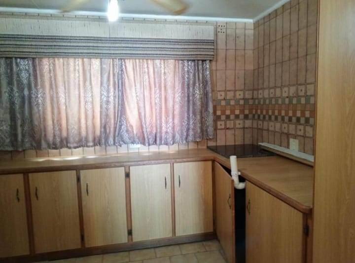 2 Bed House in Uvongo photo number 6