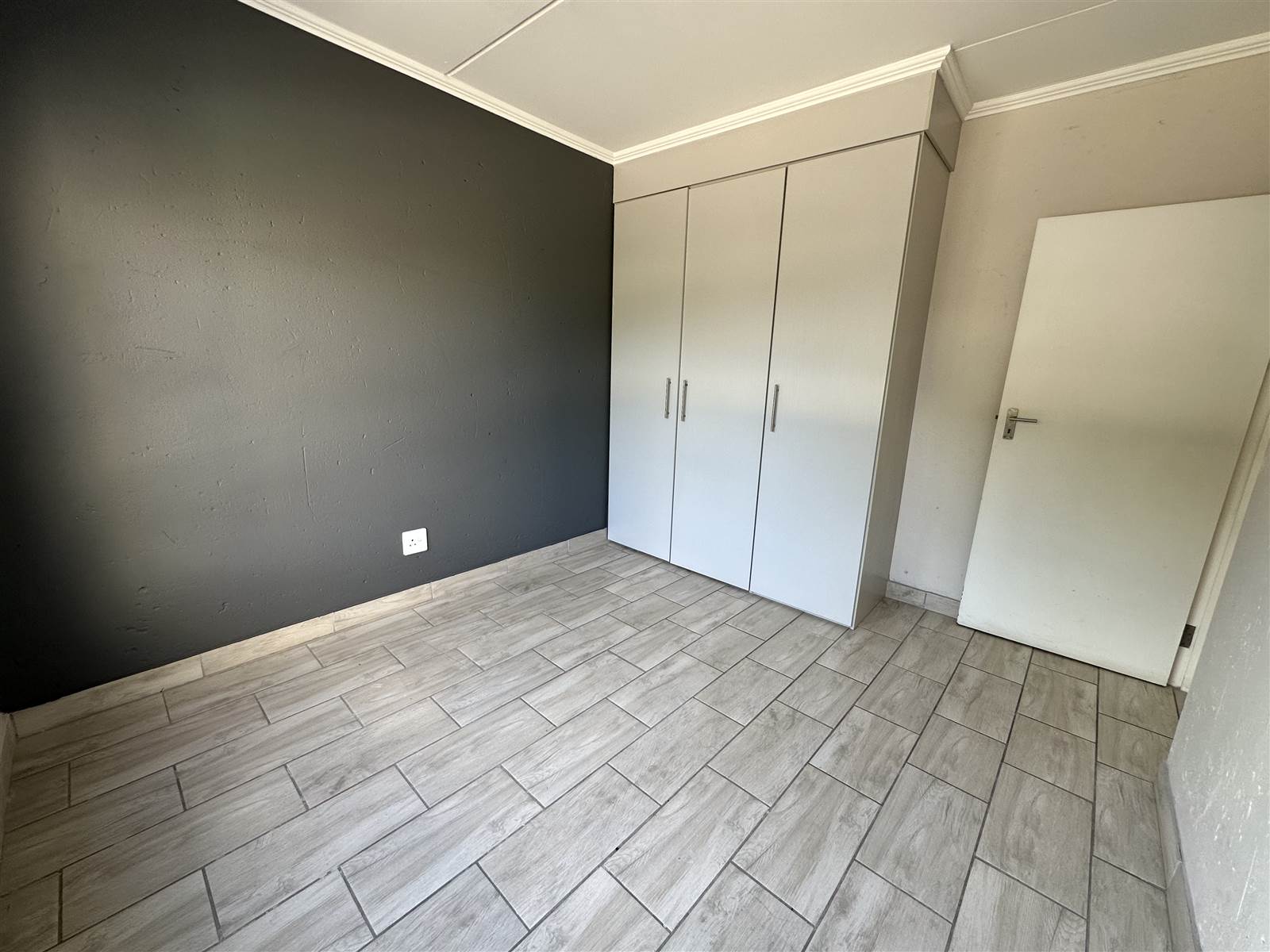 3 Bed Apartment in Lonehill photo number 18