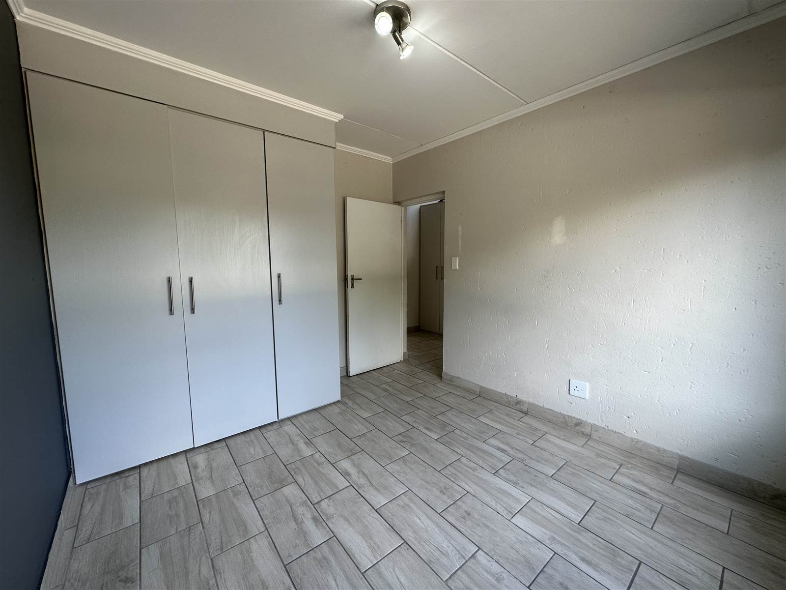 3 Bed Apartment in Lonehill photo number 19