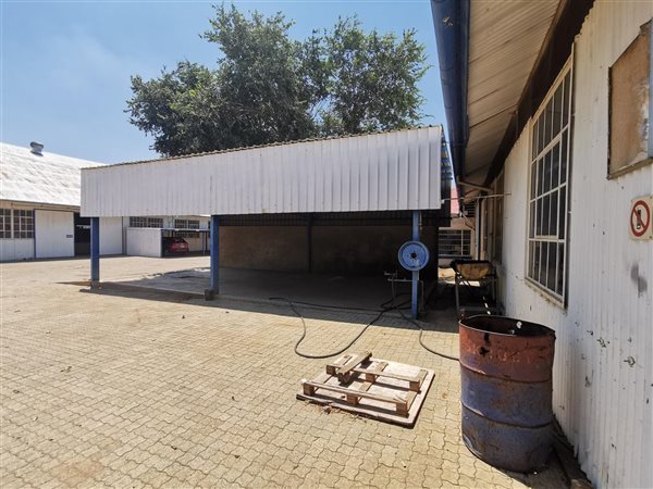 326 m² Industrial space 326 m² Industrial space