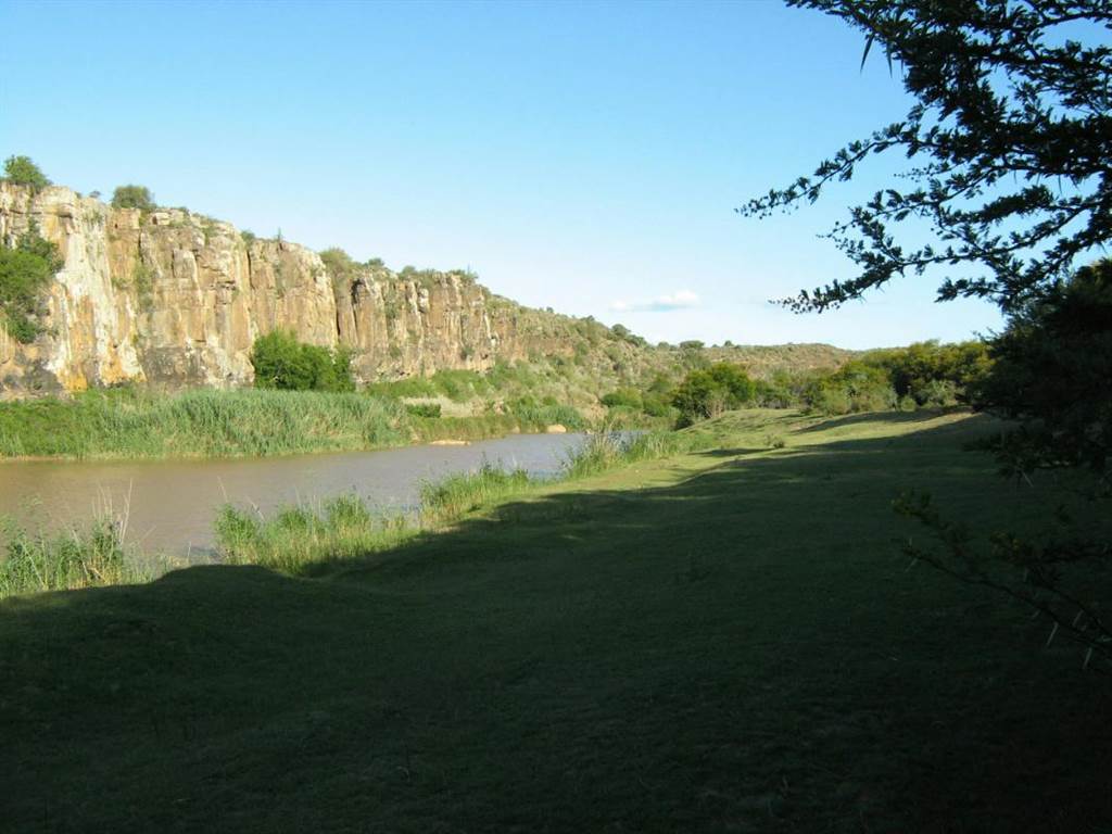298 ha Farm in Grahamstown Central photo number 21