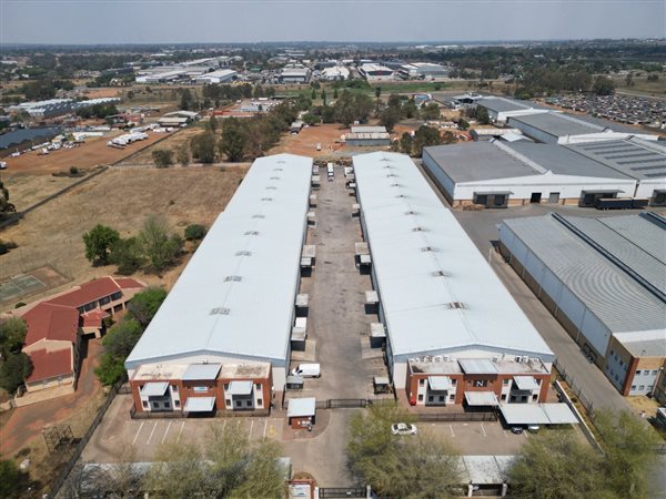 5 885  m² Industrial space