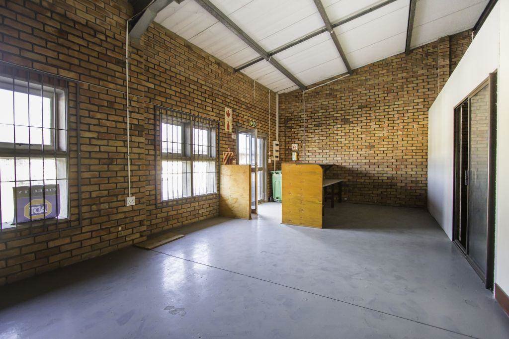 161  m² Commercial space in Alton photo number 3