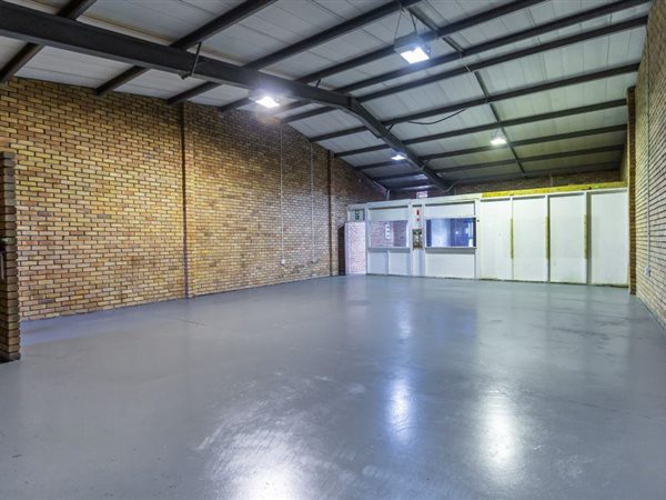 161  m² Commercial space