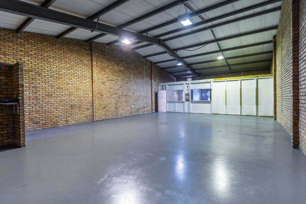 161  m² Commercial space in Alton photo number 1