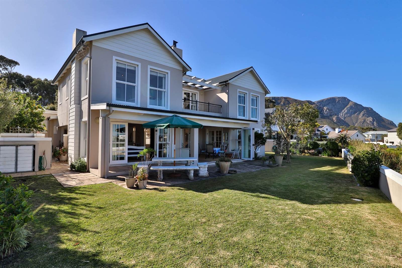 4 Bed House in Fernkloof Estate photo number 1