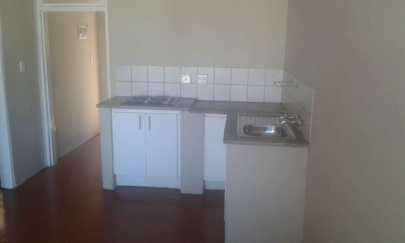 2 Bed Apartment in Hillbrow photo number 2