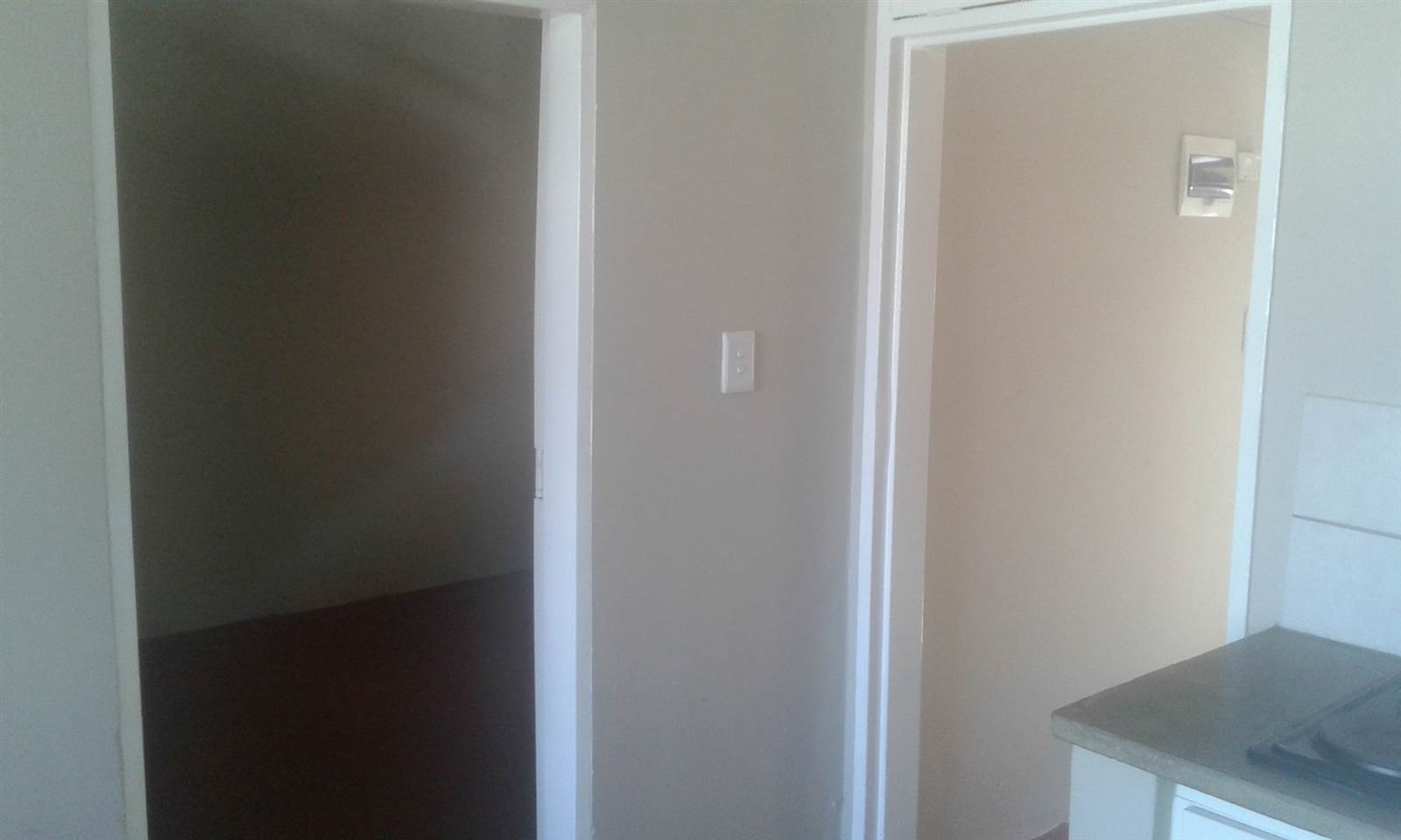 2 Bed Apartment in Hillbrow photo number 3