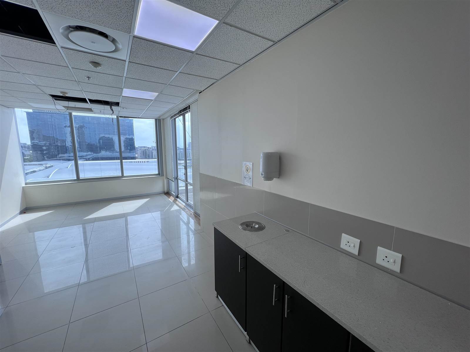 1718  m² Commercial space in Cape Town City Centre photo number 6