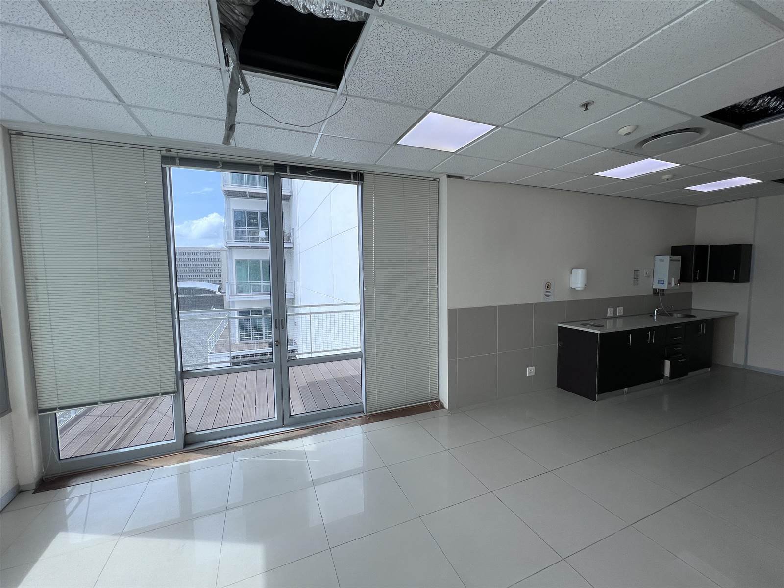 1718  m² Commercial space in Cape Town City Centre photo number 5