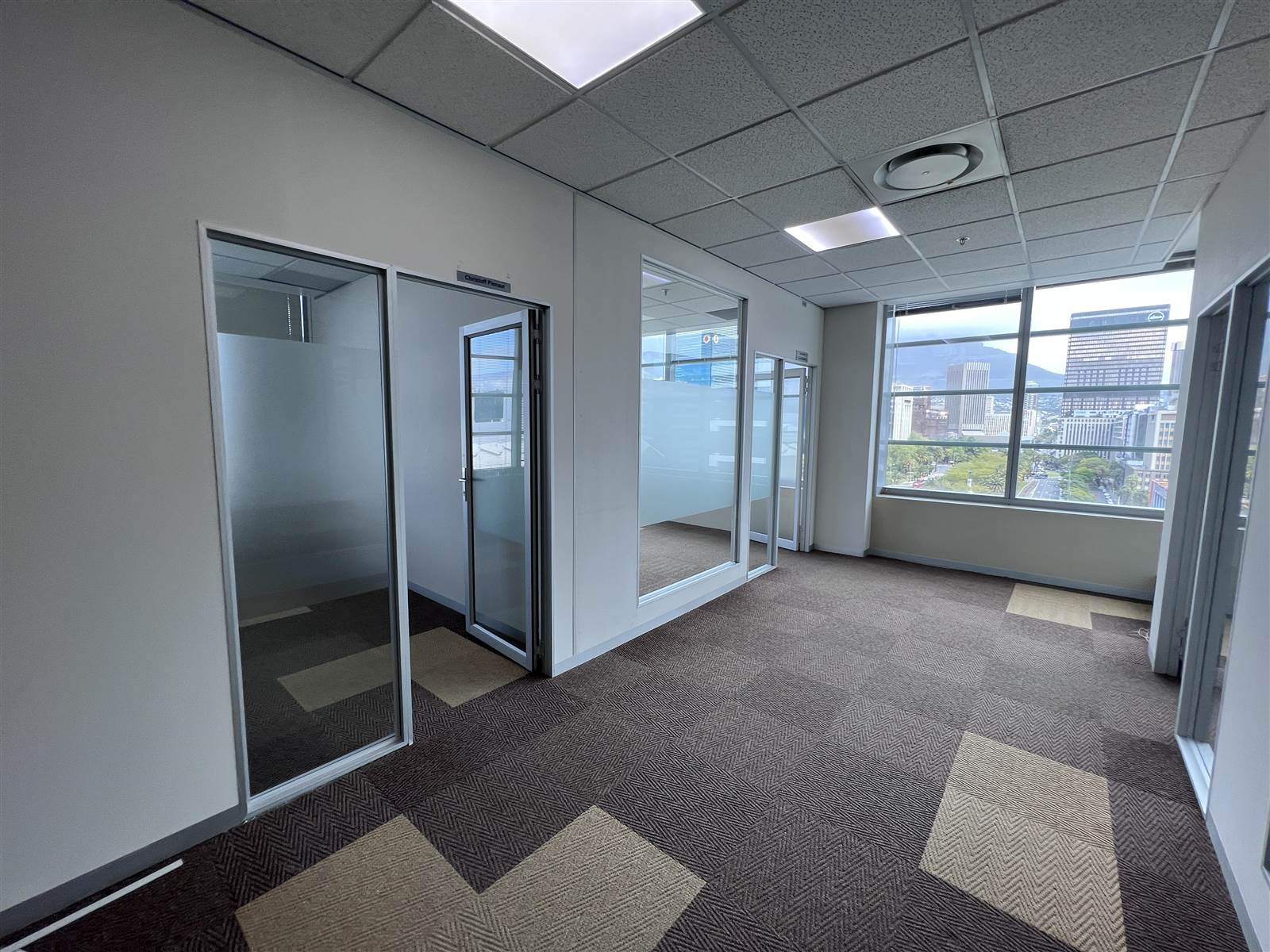 1718  m² Commercial space in Cape Town City Centre photo number 14