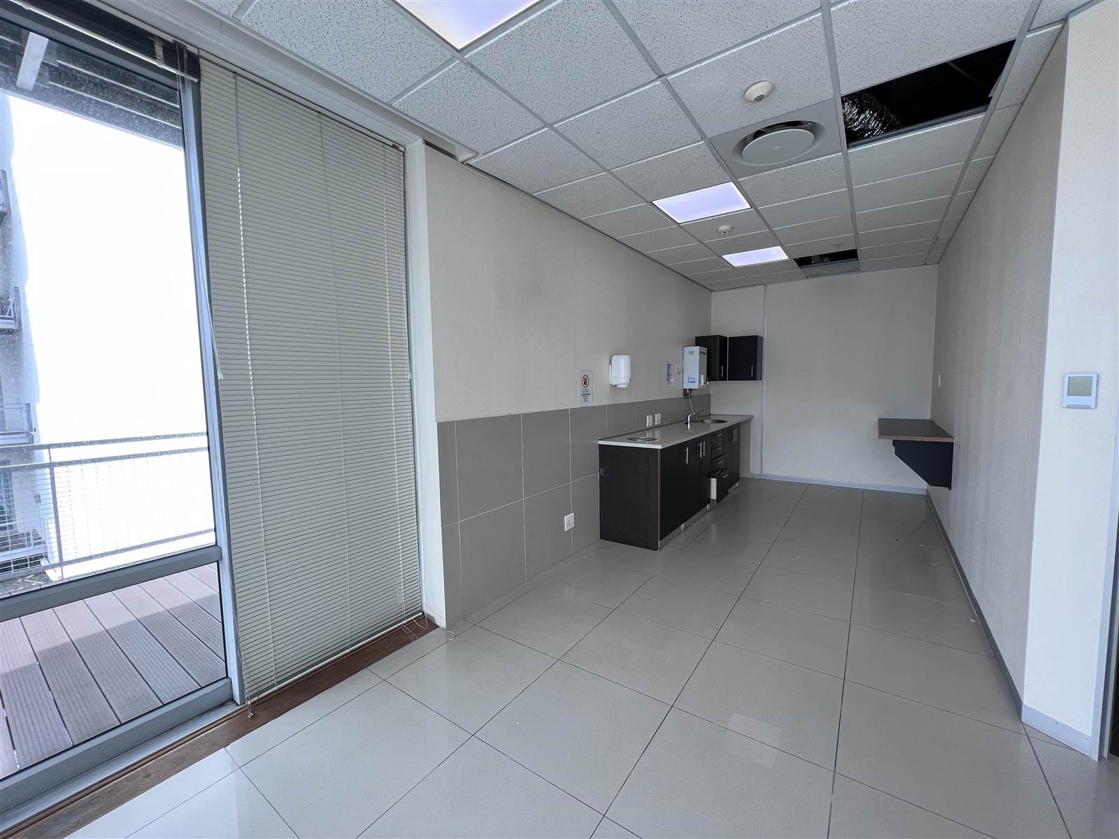 1718  m² Commercial space in Cape Town City Centre photo number 4