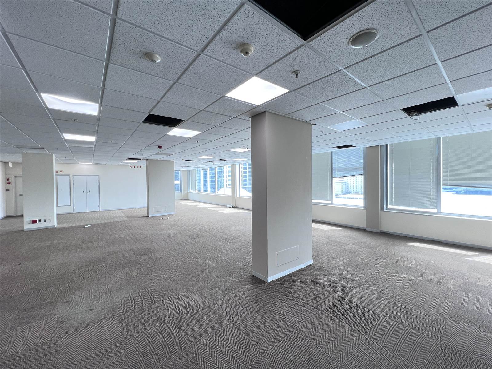 1718  m² Commercial space in Cape Town City Centre photo number 2