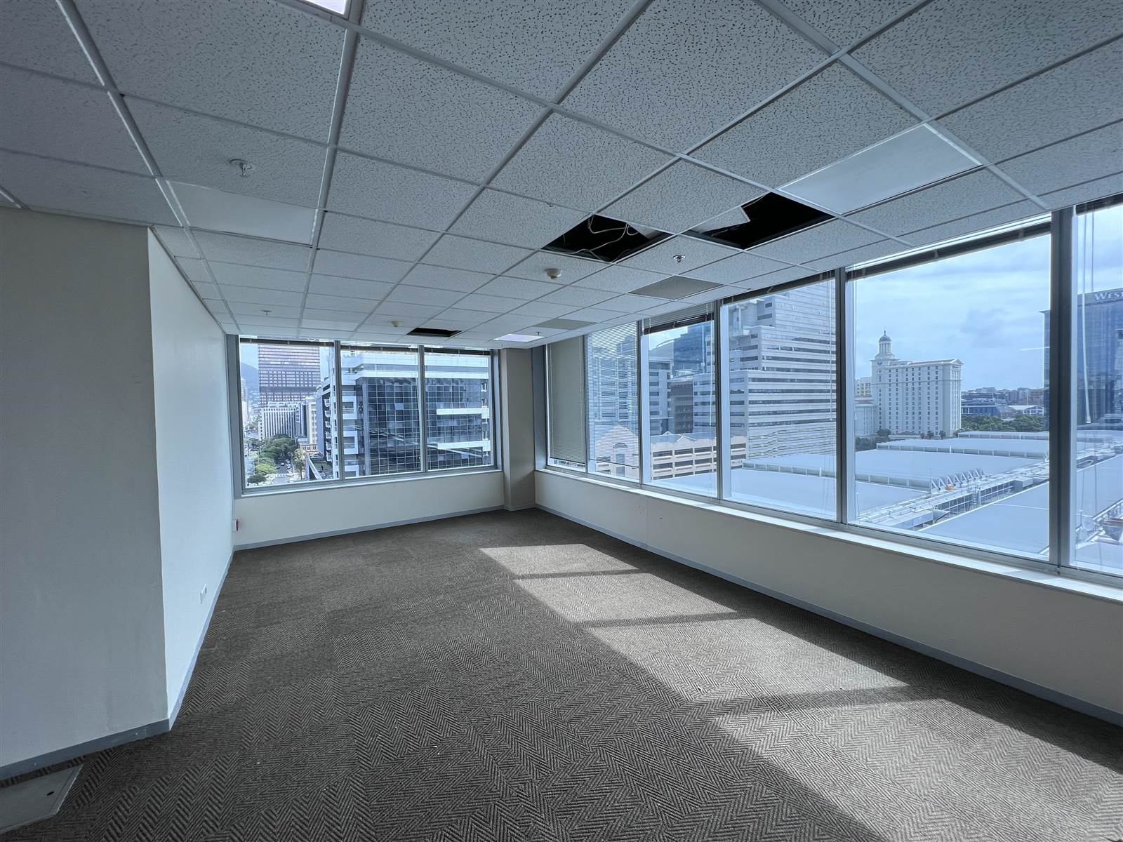 1718  m² Commercial space in Cape Town City Centre photo number 10