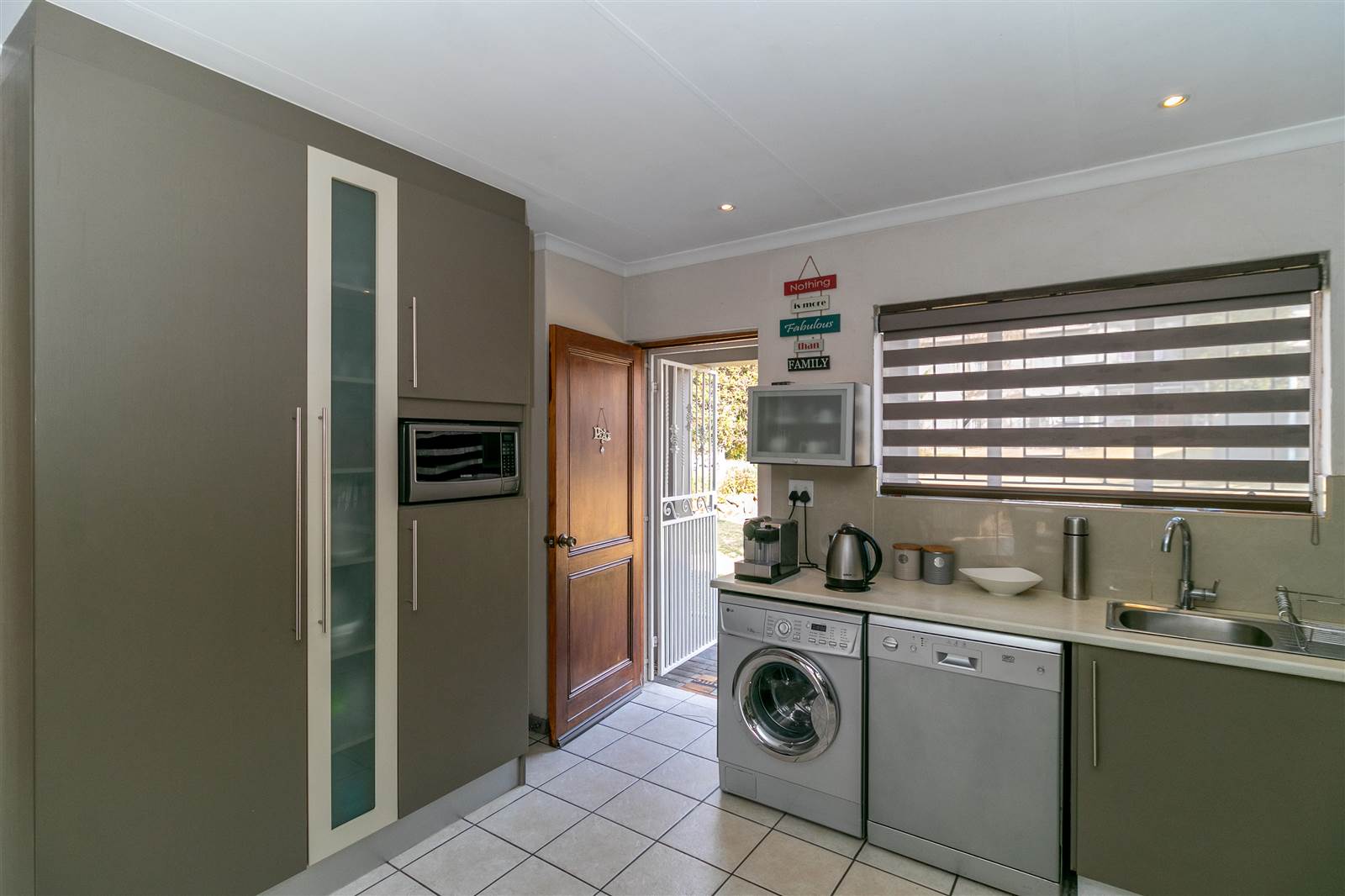 3 Bed Simplex in Greenstone Hill photo number 4