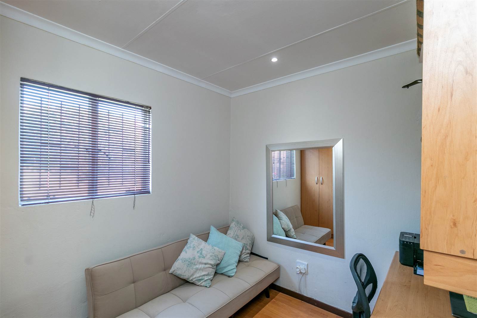 3 Bed Simplex in Greenstone Hill photo number 9