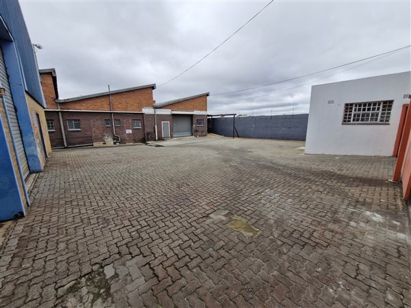 741 m² Industrial space 741 m² Industrial space