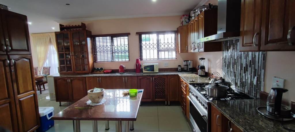 5 Bed House in Isipingo Hills photo number 14