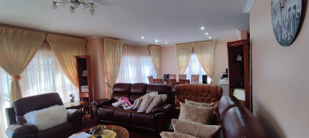 5 Bed House in Isipingo Hills photo number 20