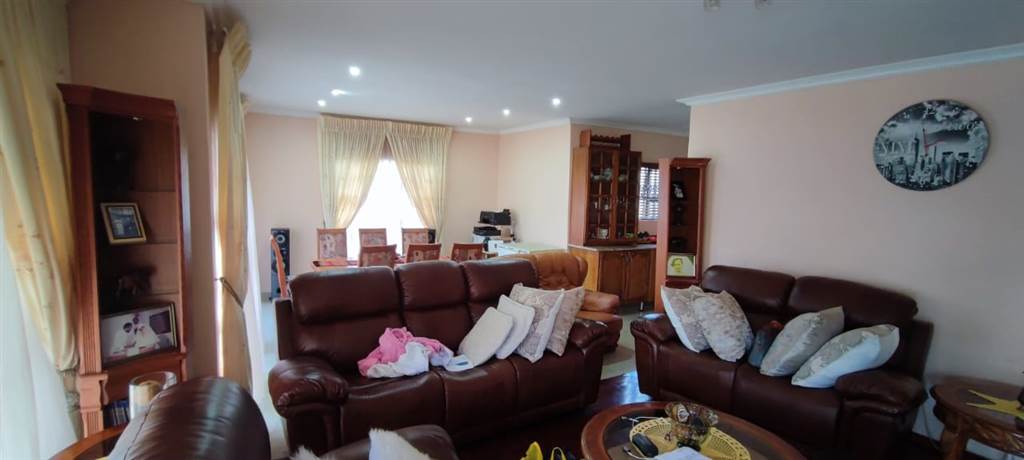 5 Bed House in Isipingo Hills photo number 25