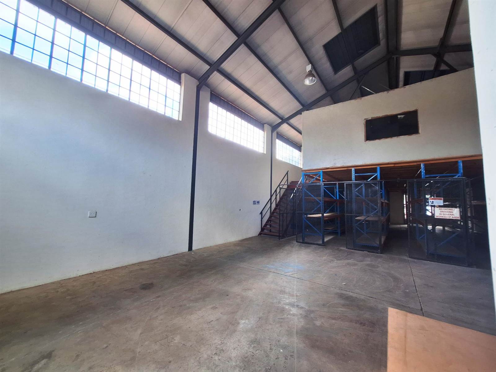 251  m² Industrial space in Route 21 Business Park photo number 1