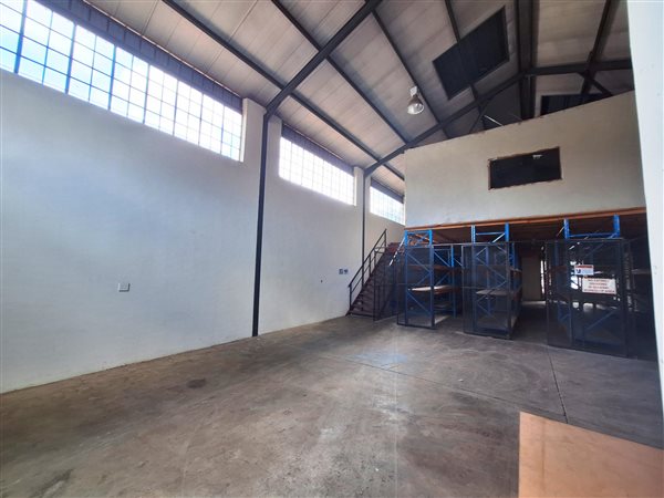 251  m² Industrial space