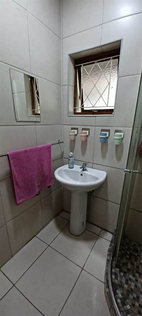 1 Bed Apartment in Richards Bay Central photo number 5