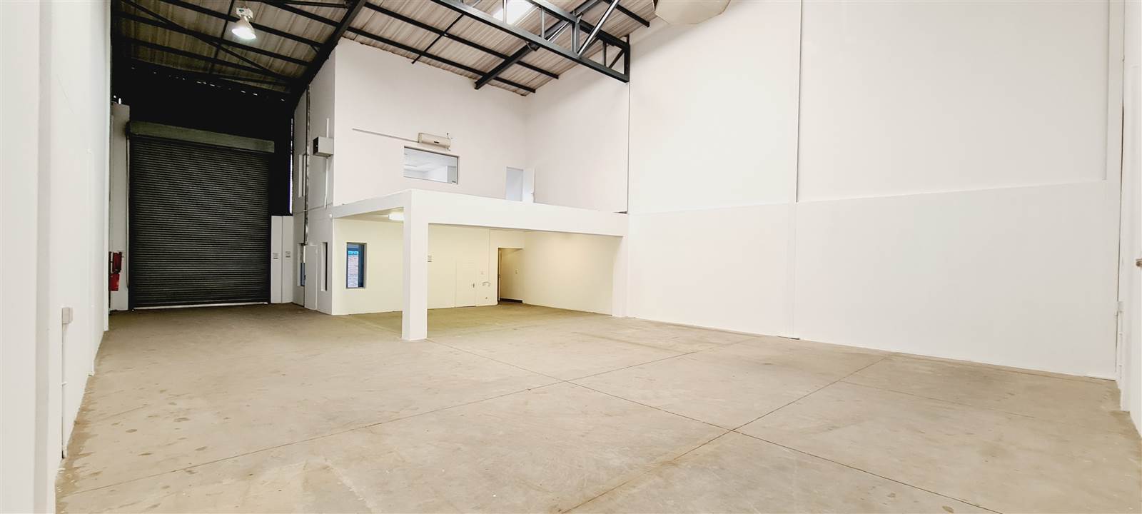 324  m² Industrial space in North Riding photo number 4
