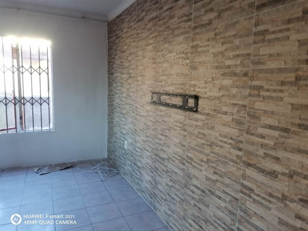 9 Bed House in Mabopane photo number 22