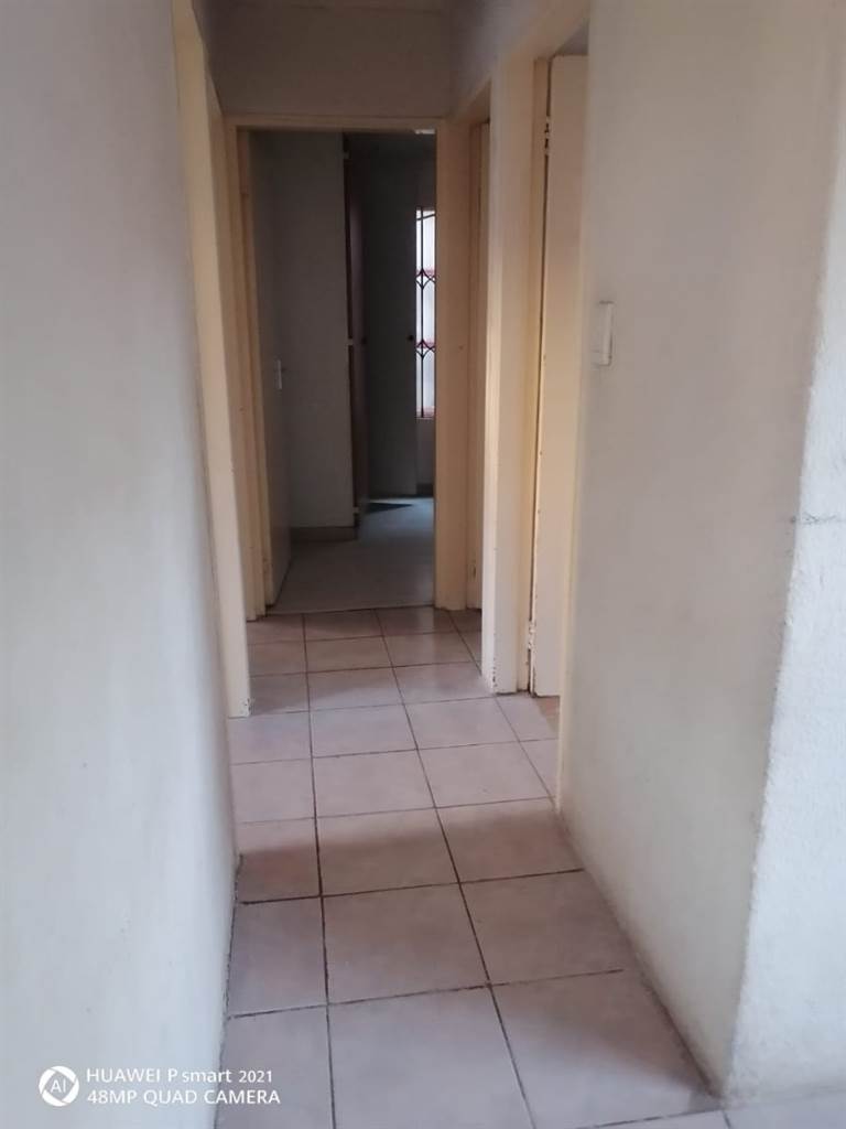 9 Bed House in Mabopane photo number 14