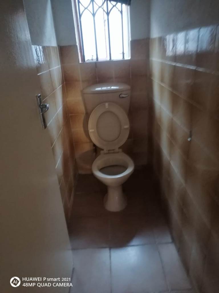 9 Bed House in Mabopane photo number 18