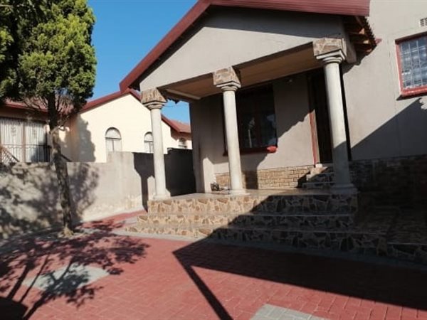 9 Bed House in Mabopane