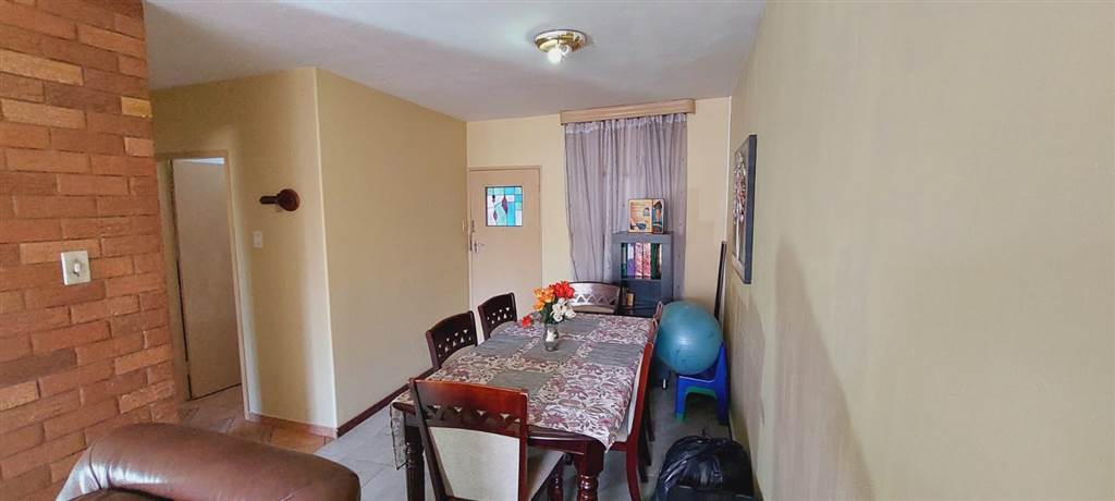 1.5 Bed Apartment in Gezina photo number 4