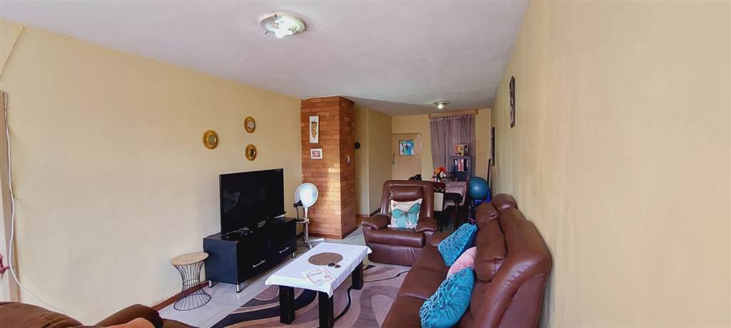 1.5 Bed Apartment in Gezina photo number 3