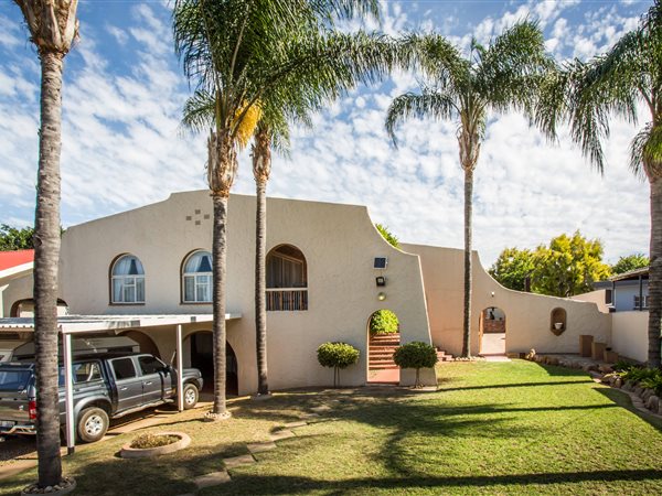 4 Bedroom House 4 Bedroom House