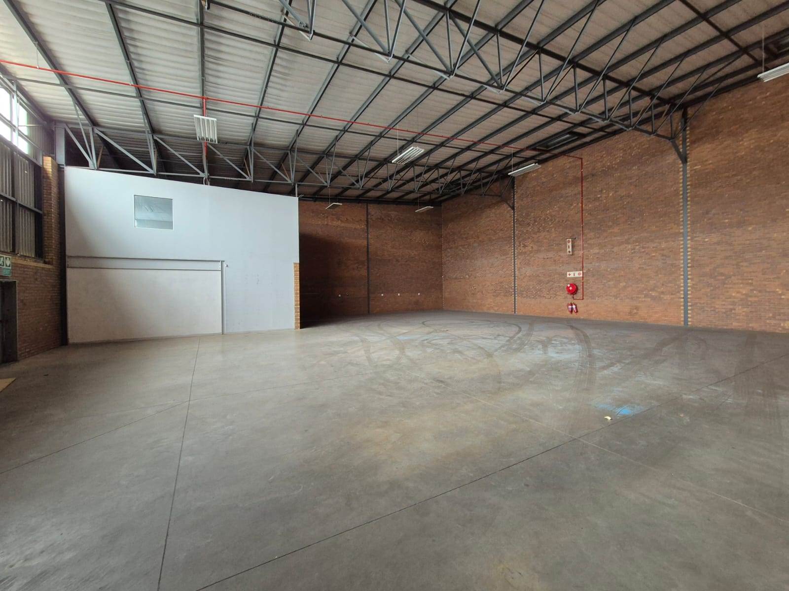 636  m² Industrial space in Pomona photo number 2