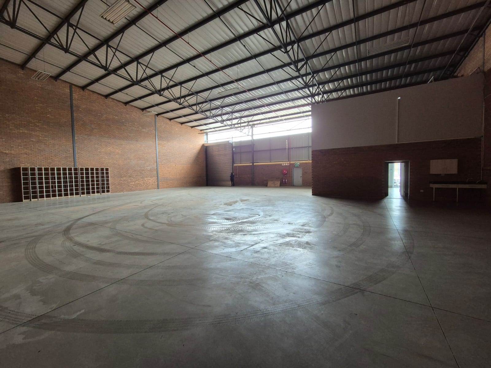636  m² Industrial space in Pomona photo number 1