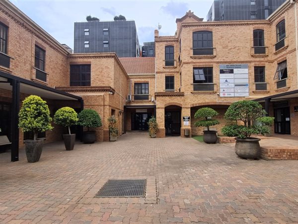 79  m² Commercial space in Hatfield