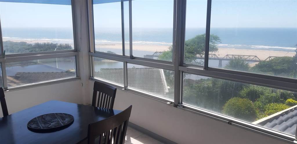 2 Bed Apartment in Illovo Beach photo number 22