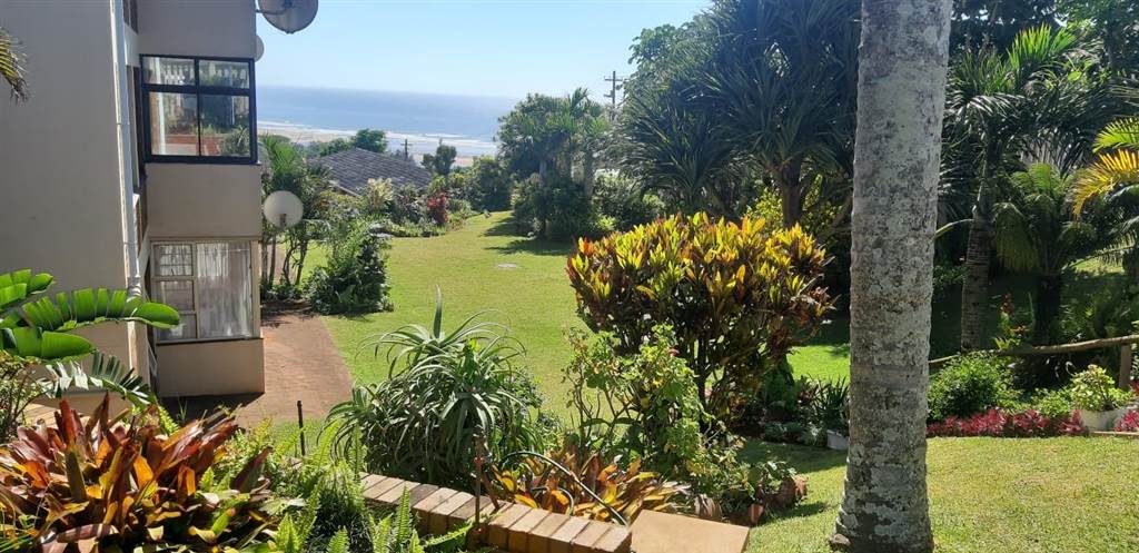2 Bed Apartment in Illovo Beach photo number 25